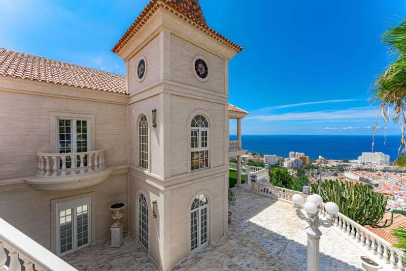 Nearly 300 properties are for sale for more than €3 million in the Canary Islands 