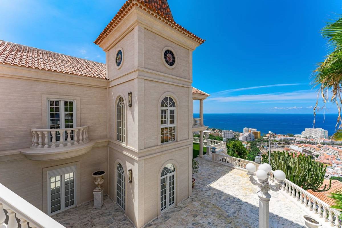 Nearly 300 properties are for sale for more than €3 million in the Canary Islands 