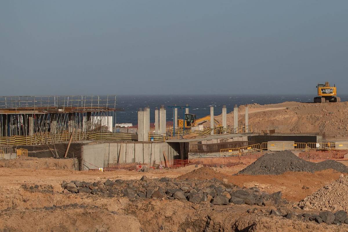 Construction resumes on new Costa Teguise hotel after legal dispute
