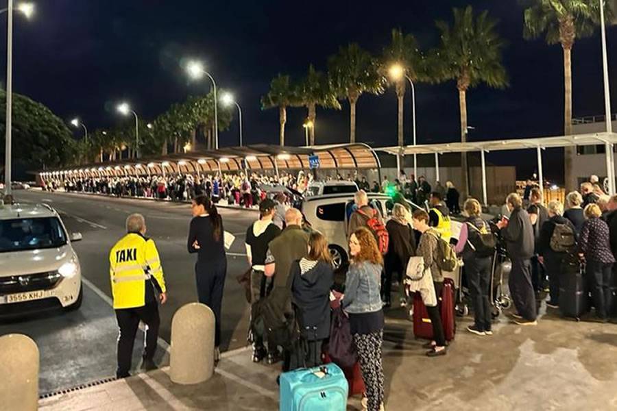 Tenerife Cabildo says it is “making progress” in the solution to taxi queues at the south airport