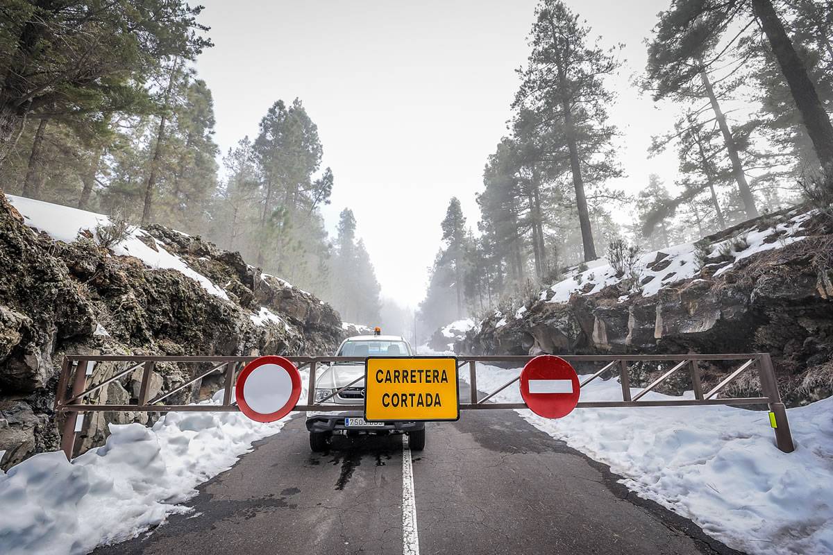 All access roads to Teide closed due to snow and ice