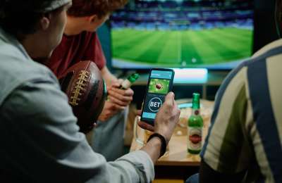 Sports betting: How to minimise risk and maximise profit?