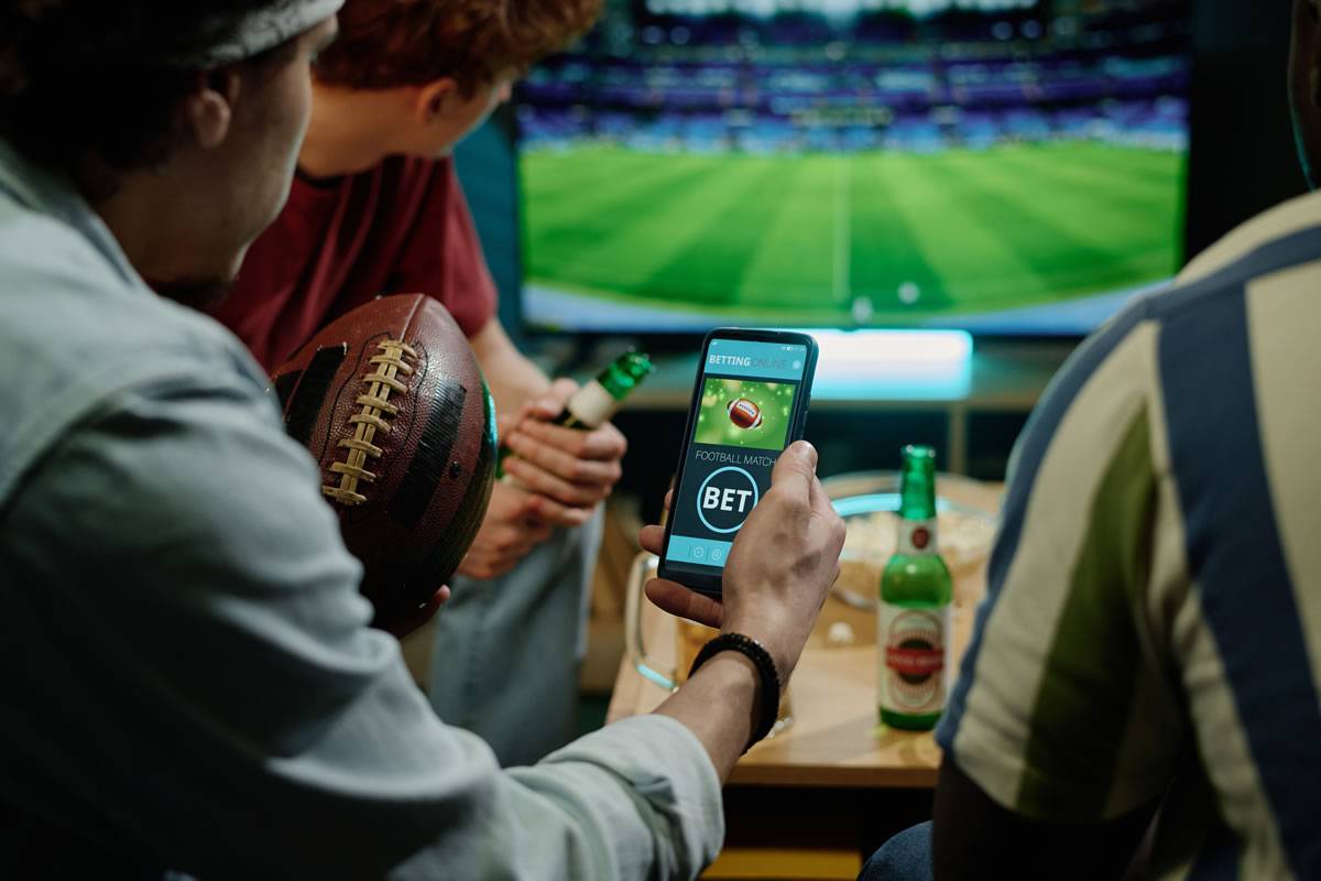Sports betting: How to minimise risk and maximise profit?
