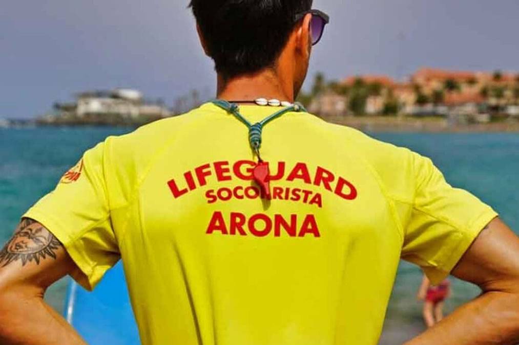 Child hospitalised after drowning incident at a south Tenerife beach 