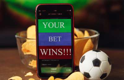 Luck or calculation: what does it take to place a bet?