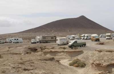 Caravans and campervans evicted for illegally parking in an area in El Medano
