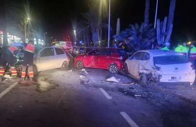 Serious accident in Costa Teguise: Car collides with parked vehicles and hits pedestrian