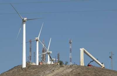 Dismantling of Montaña Mina windmills begins after years of disuse