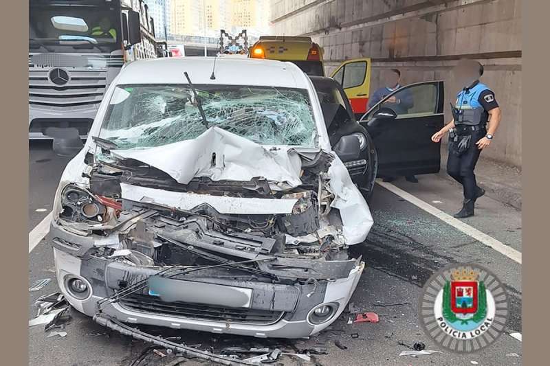 Latest News: Serious traffic accident on GC-23 involving two cars and a truck