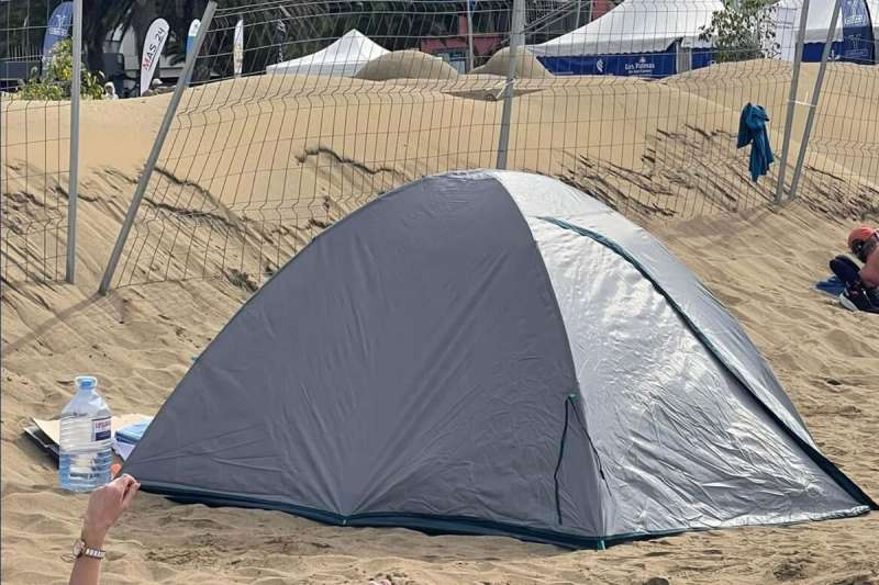 Concerns over amount of unauthorised camping at Las Canteras beach
