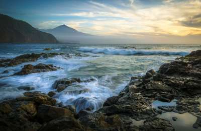 How to mix a relaxing holiday in the Canary Islands with online gaming thrills