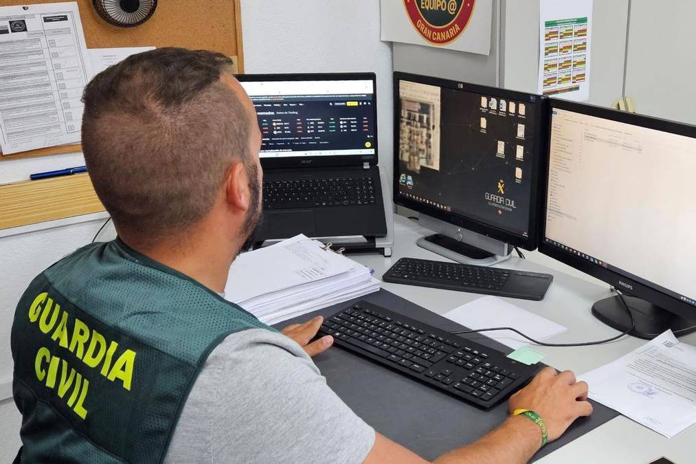 Guardia Civil issues warning as "Man in the Middle" fraud hits the Canary Islands