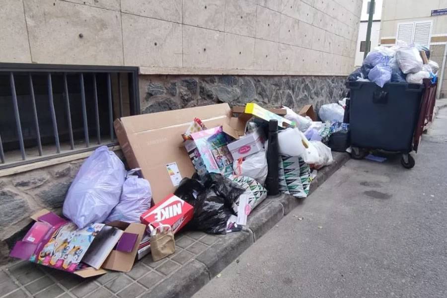 Overflowing rubbish sparks outcry from residents in Las Palmas
