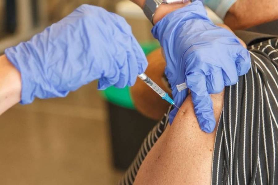 COVID vaccination rates drop in the Canary Islands as uptake of flu jabs increases