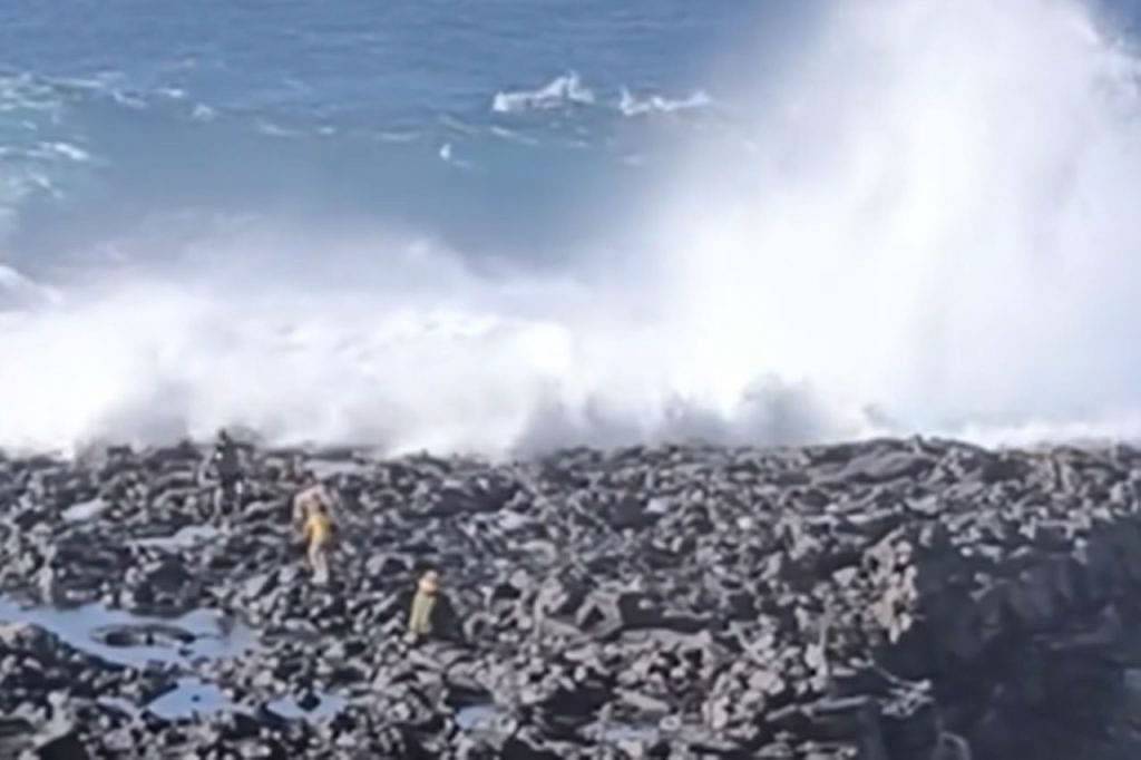Viral video of how people stupidly risk their lives during weather warnings