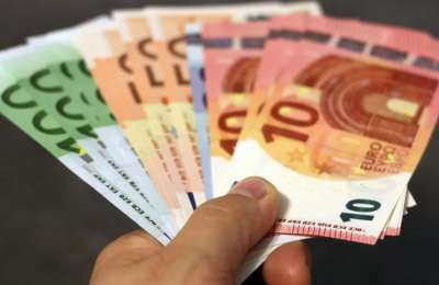 Trade Unions argue minimum wage increase is too low and want €1,200 in 2025