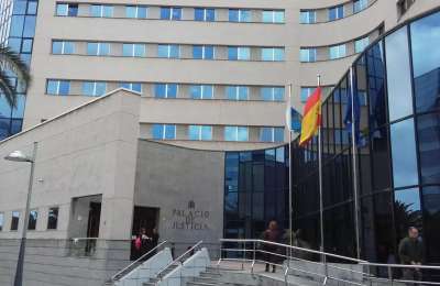 Tenerife Court sentences police officer for abusing ‘looky looky’ man, but rules out hate crime