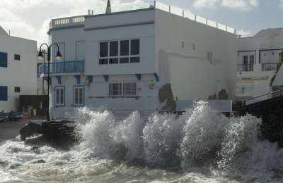 Lanzarote will have active yellow weather warning for rough seas on Tuesday