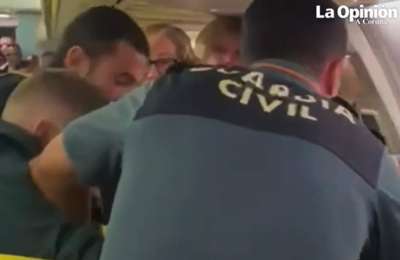 VIDEO: Man removed from Ryanair flight for causing disruption after claiming to be a UN diplomat