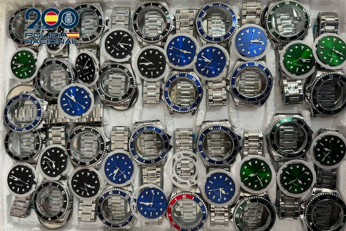 Four arrested in south Tenerife and almost 300,000 counterfeit items seized