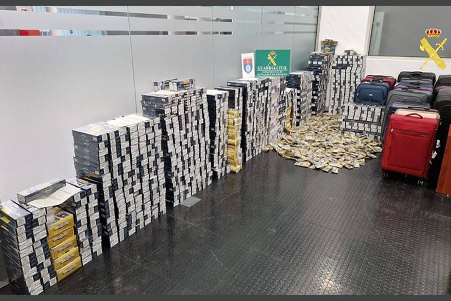 Guardia Civil smashes cigarette smuggling network at Tenerife South Airport arresting 175 people