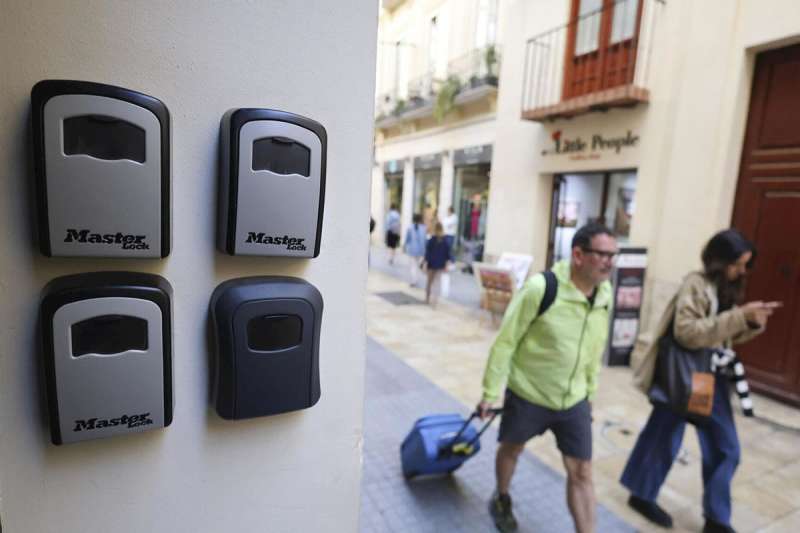 The Canary Islands had 52,286 holiday let properties in November, 4,500 more than in February