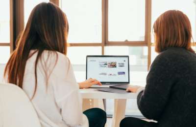 The advantages of teaming up with an OnlyFans agency for content creators