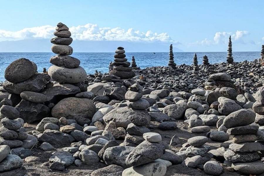 Council to remove rock piles along Costa Adeje coast to protect the environment