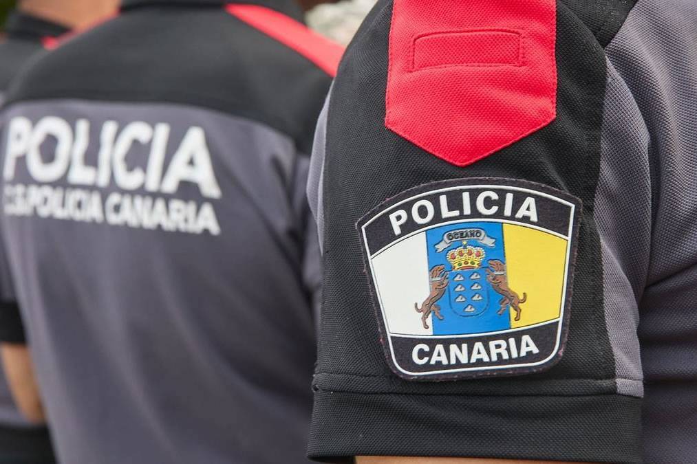 Canary Islands Police arrest two people for serious knife injuries in mass brawl