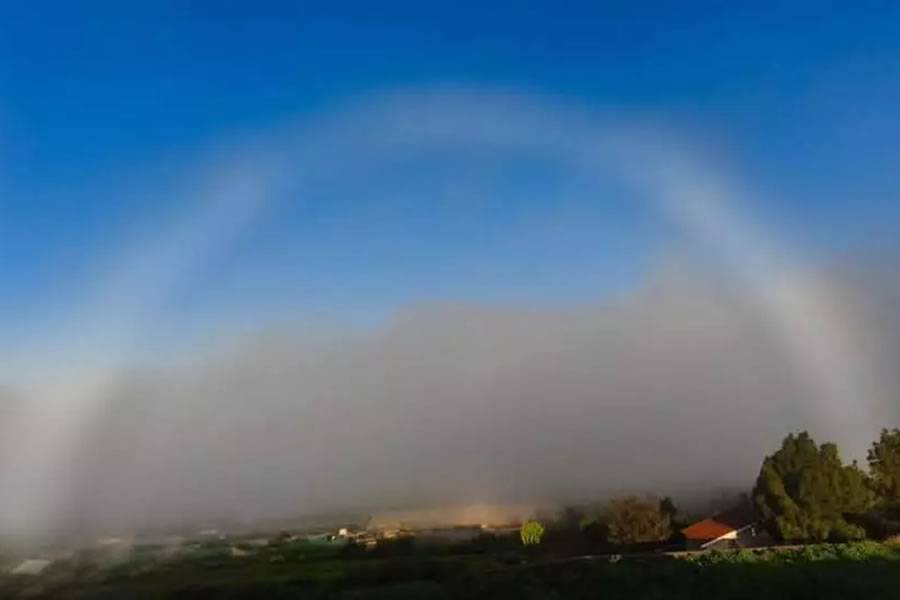 Rare white rainbow photographed in the Canary Islands