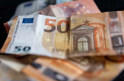 Minimum wage increases to €1,184 per month following agreement with trade unions
