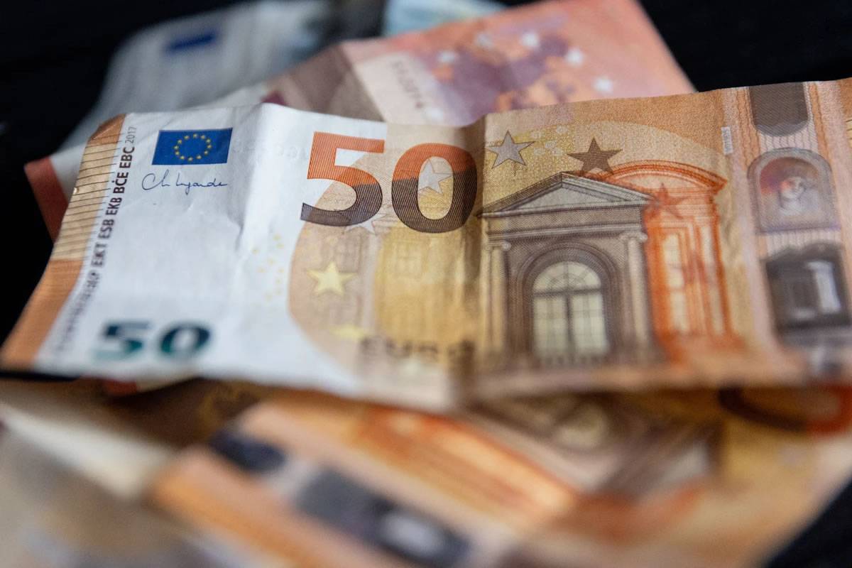 Minimum wage increases to €1,184 per month following agreement with trade unions