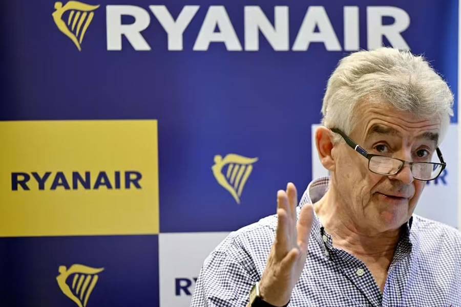 Ryanair warns of more legal action against disruptive passengers 