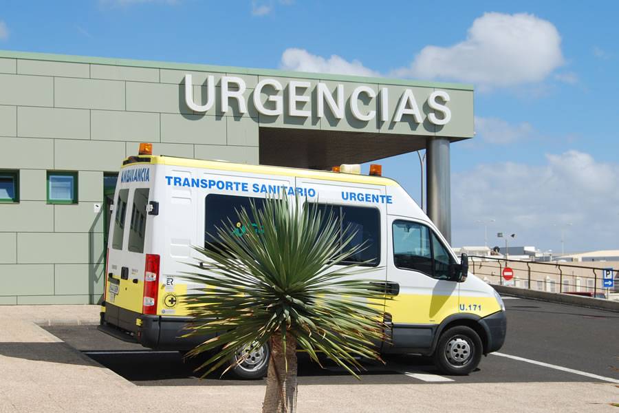 Man in critical condition after choking while dining at a restaurant in Puerto del Carmen