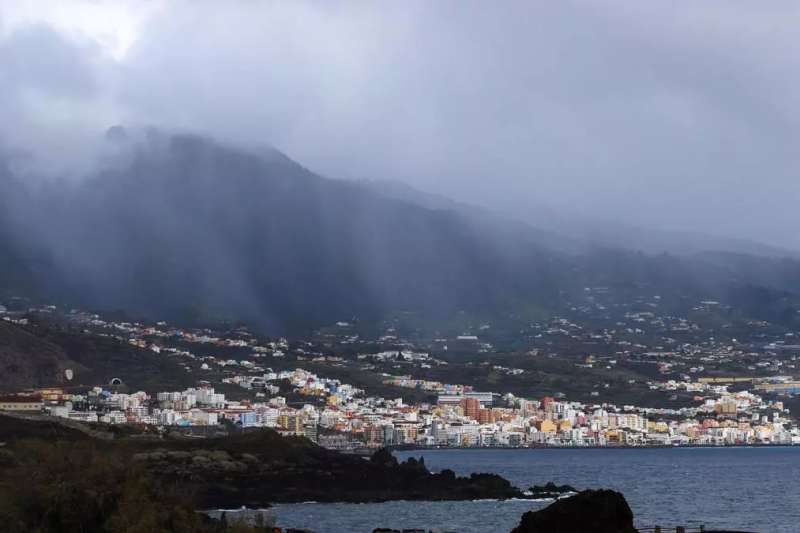 Cloudy skies and occasional showers expected in the Canary Islands this Sunday
