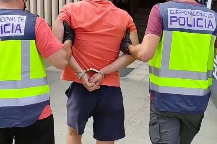 Police arrest five people in Tenerife for assaulting a tourist