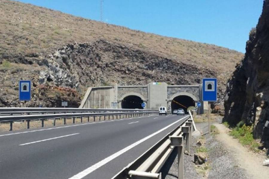 Road worker dies after being hit by car whilst working on the TF-1 motorway 