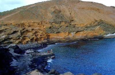 Elderly holidaymaker rescued after fall in Montaña Amarilla in the south of Tenerife
