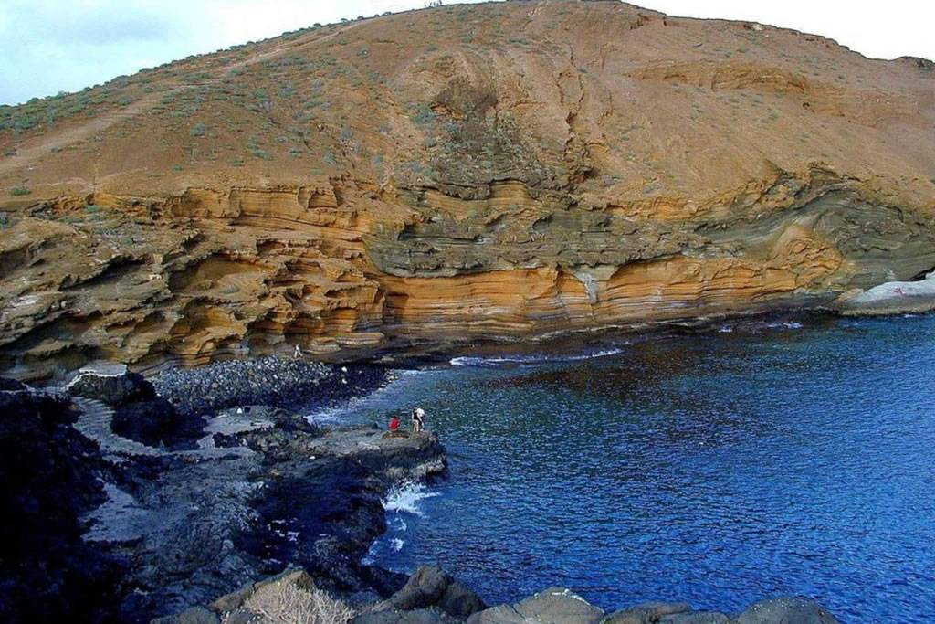 Elderly holidaymaker rescued after fall in Montaña Amarilla in the south of Tenerife