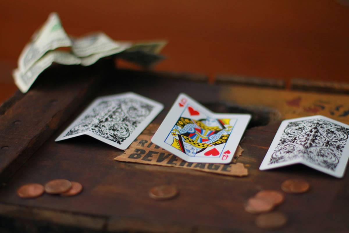 Man wanted for illegal street gambling arrested in Mogan