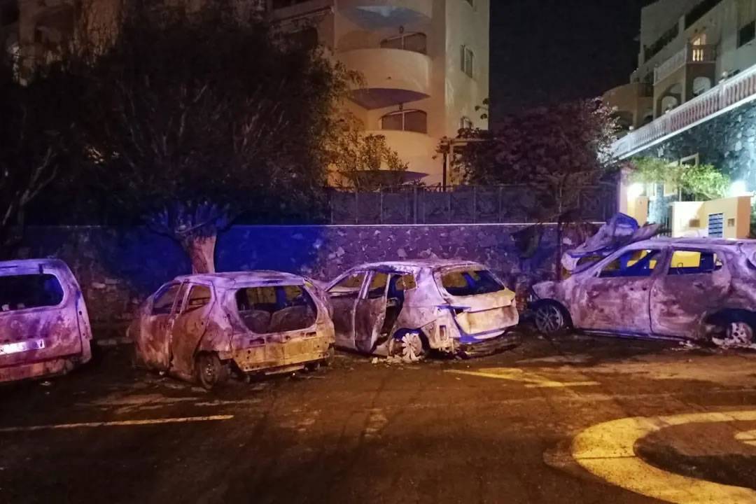 Arsonist strikes again in Los Cristianos setting 12 cars on fire