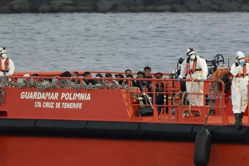 More than 500 migrants rescued off the Canary Islands on Tuesday
