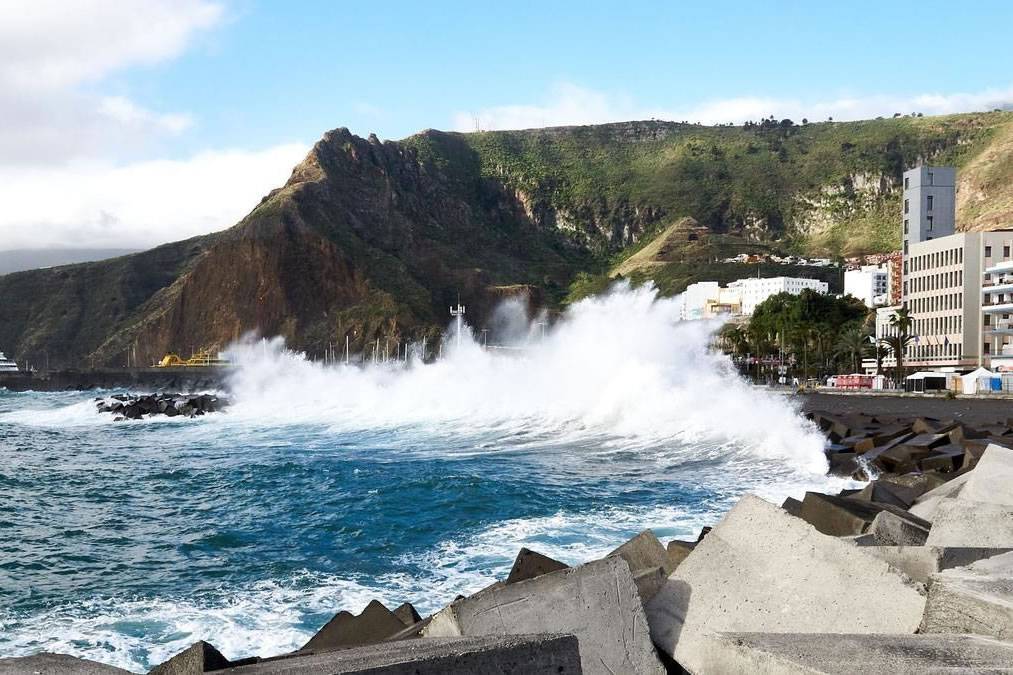 Canary Islands Government declares pre-alert for coastal phenomena this weekend