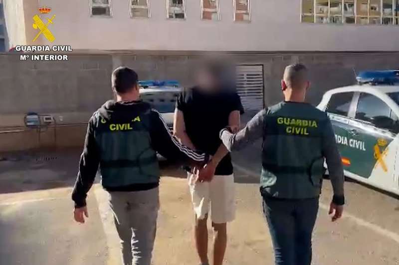 Knife-wielding thief flees to Fuerteventura after robbing Lanzarote Hotel 