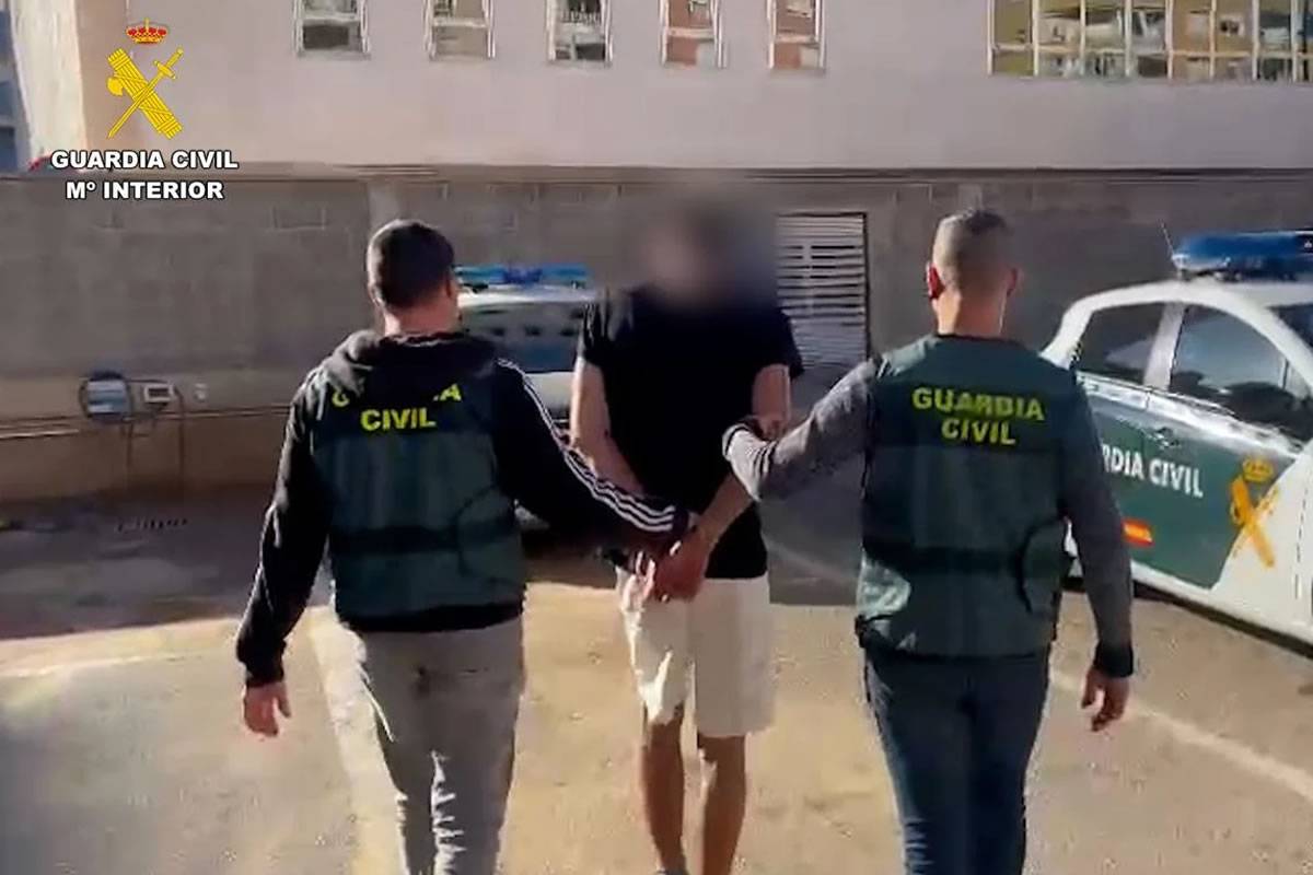 Knife-wielding thief flees to Fuerteventura after robbing Lanzarote Hotel 