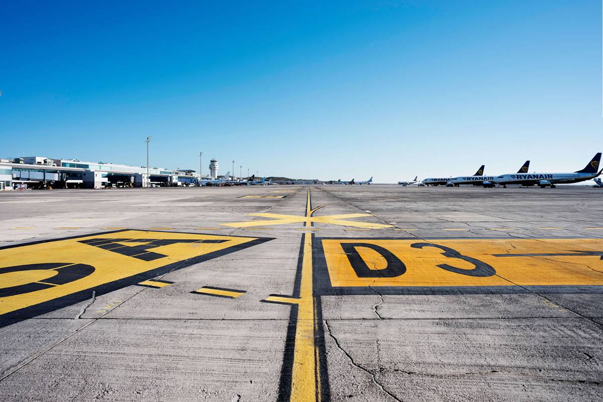 Two flights taking off from the Canary Islands forced to return due to technical issues