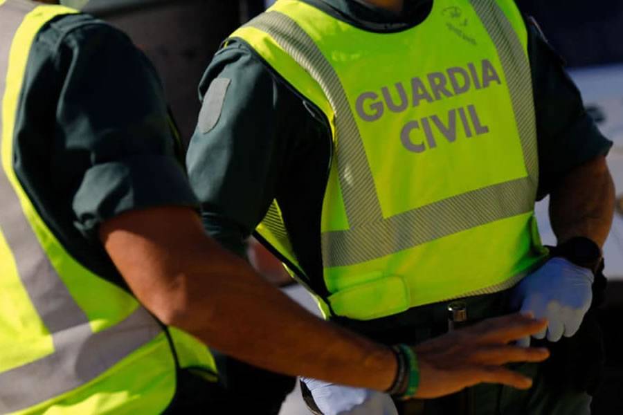Guardia Civil makes drug bust at Canary Islands port after spotting suspicious activity