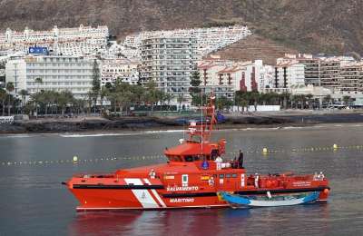 Maritime Rescue intercepts a boat with 61 migrants on board near Los Cristianos