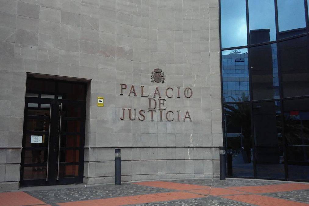 National Police officer imprisoned for involvement in a network of brothels in Tenerife