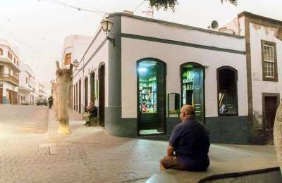 The oldest bar in the Canary Islands with over 150 years of history